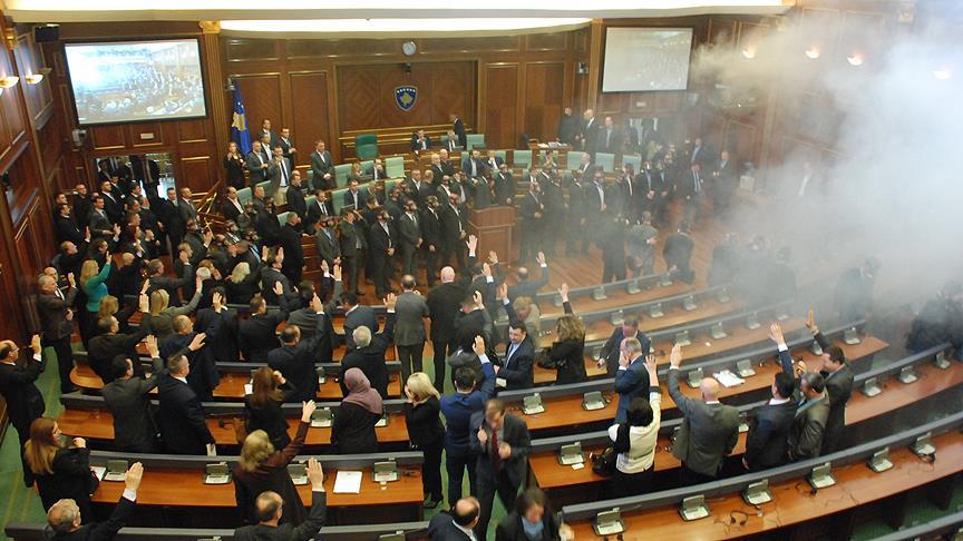 Meclis'te Şok Olay! Muhalefet Gaz Bombası Attı, Ortalık Karıştı!