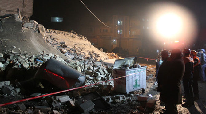 Suriyeliler'in Kaldığı Bina Çöktü!