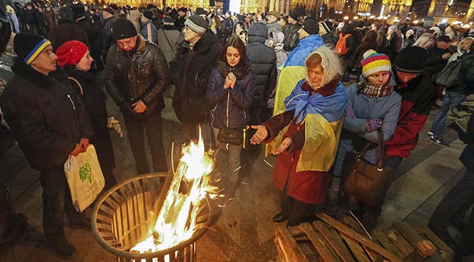 Ukraynalı Eylemciler Geceyi Meydanda Geçirdi!