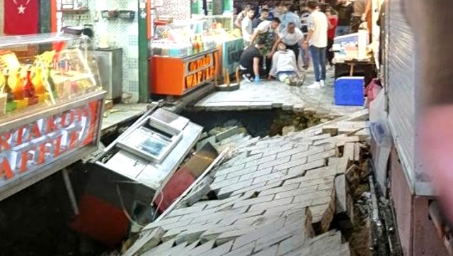 Ortaköy'de kumpircilerin olduğu sokakta çökme: 1 yaralı