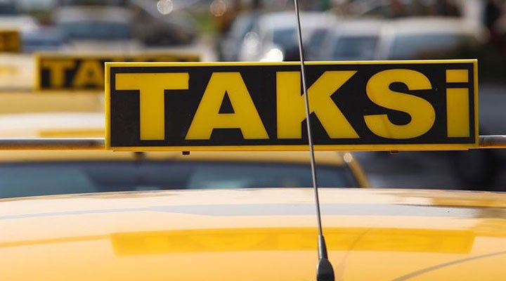 İzmir'de bebek taksiye kustu diye 400 lira isteyen şoförün işine son verildi
