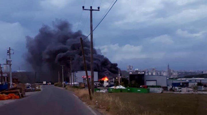 İzmit'te geri dönüşüm fabrikasında yangın