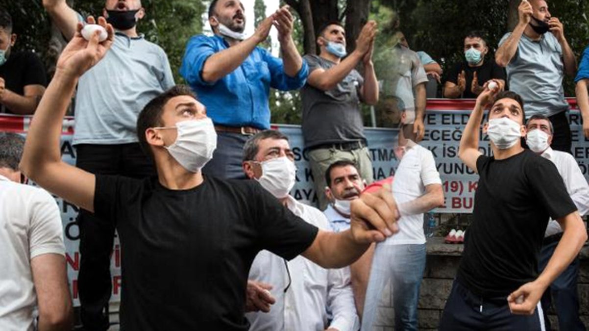 Pazarcı esnafından Bakırköy Belediyesi'ne yumurtalı eylem