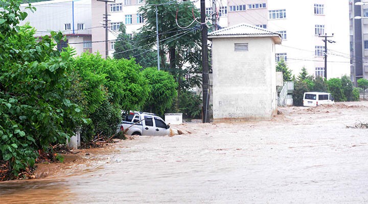 Rize'de yaşanan sel felaketinde can kaybı 2'ye yükseldi