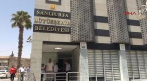CHP’li Mahmut Tanal AKP’li belediyenin usulsüzlüğünü 'Uyan Urfam' diyerek duyurdu