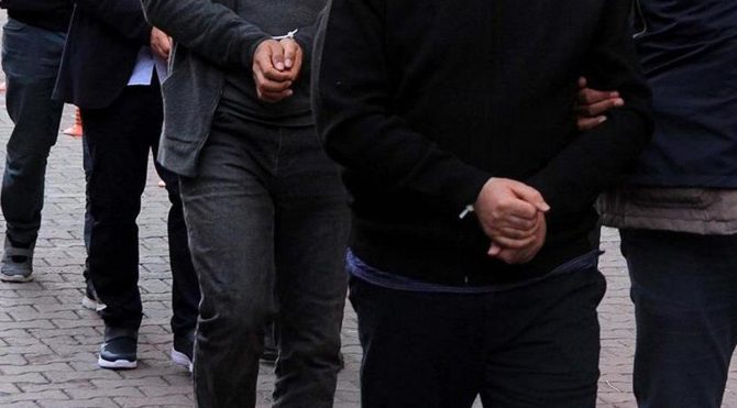 İzmir merkezli 40 ilde FETÖ operasyonu: Çok sayıda gözaltı