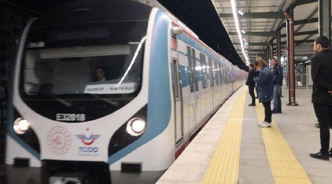 Marmaray'da raylara atlayan şahıs hayatını kaybetti
