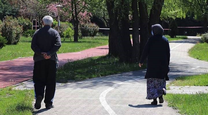 Sivas Valiliği 65 yaş üstü vatandaşlara sokağa çıkma kısıtlama getirdi.