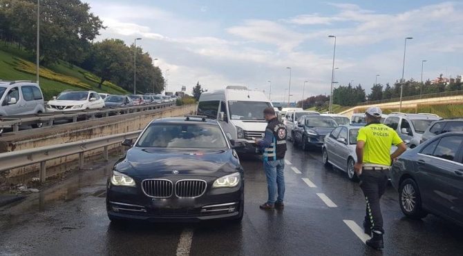 Yurt genelinde eş zamanlı çakar lamba uygulaması: 46 sürücüye ceza