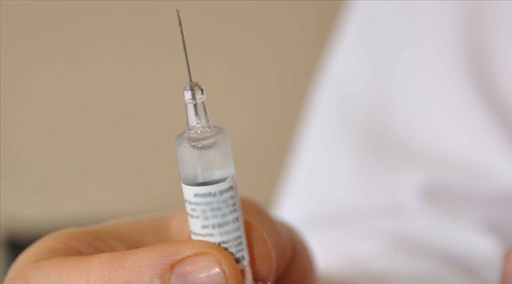 Endonezya'da Covid-19 aşısı olan gönüllünün testi pozitif çıktı