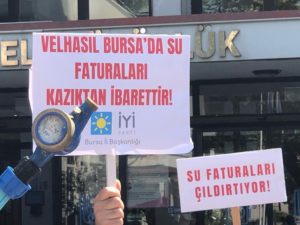 Fahiş su fiyatlarına Bursalılar'dan sert tepki: Sayaçları söküp BUSKİ’nin kapısına bıraktı