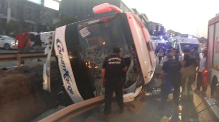 İstanbul'da Pendik'te otobüs devrildi:Çok sayıda yaralı var
