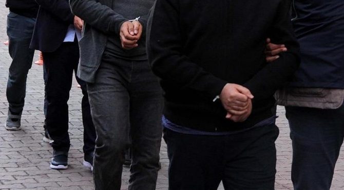 İzmir merkezli 28 ilde FETÖ operasyonu: Çok sayıda gözaltı