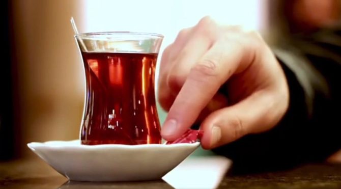 Saadet Partisi'nden Erdoğan’a videolu ‘çay’ göndermesi: Ekonomi keyif vermiyor