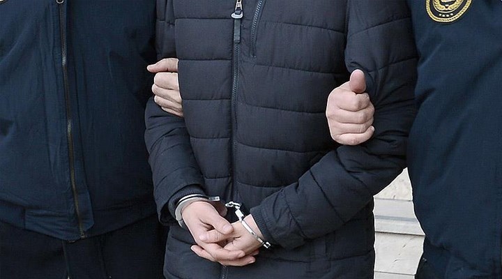İstanbul'da kendilerini polis-savcı olarak tanıtan dolandırıcılar tutuklandı