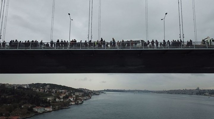 İşten çıkarılan işçiler, Boğaziçi Köprüsü'nde eylem yaptı: 2 intihar girişimi