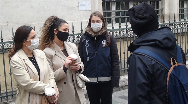 Taksim'de polise İngilizce 'kapa çeneni' diyen turistler gözaltına alındı