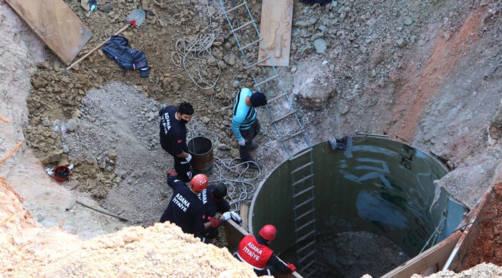 Adana’da su kuyusu çöktü: 2 işçi toprak altında