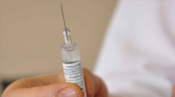 Almanya'da 8 kişiye yanlışlıkla 5 kat fazla doz Covid-19 aşısı vuruldu