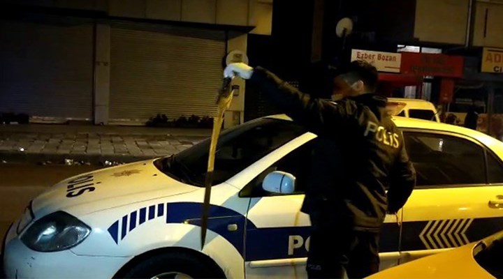 Ataşehir'de kılıçla taksi durağına saldıran şahsı,taksiciler komaya soktu