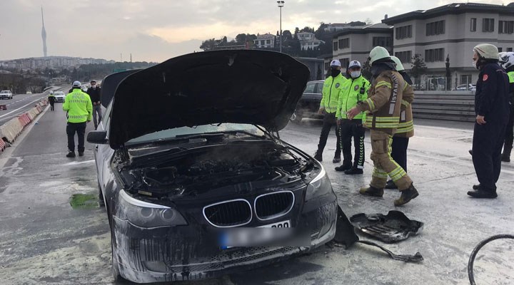 Köprüde denetim esnasında lüks bir araç yandı