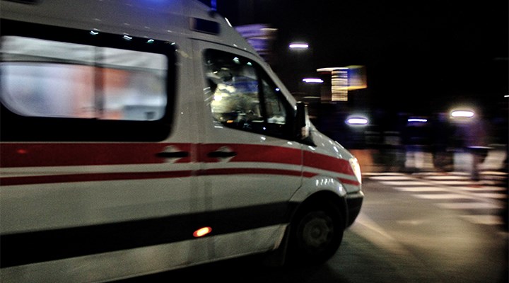 Beşiktaş'ta kimliği belirlenemeyen şahıs, yabancı uyruklu 3 kişiyi bıçakladı