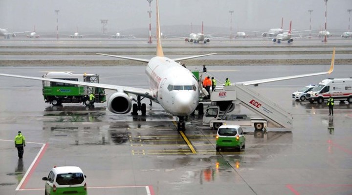 Sabiha Gökçen'e inmesi gereken uçak, İstanbul Havalimanı'na acil iniş yaptı