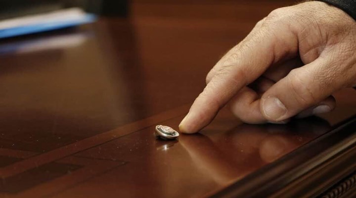 CHP’li Honaz Belediye Başkanı’nın odasında ‘böcek’ bulundu