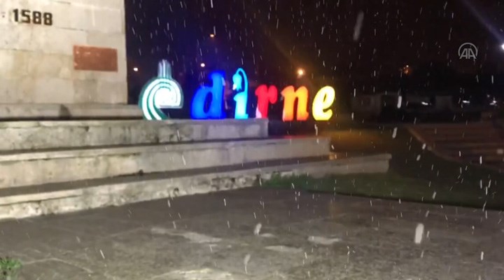 Edirne'de beklenen kar yağışı başladı