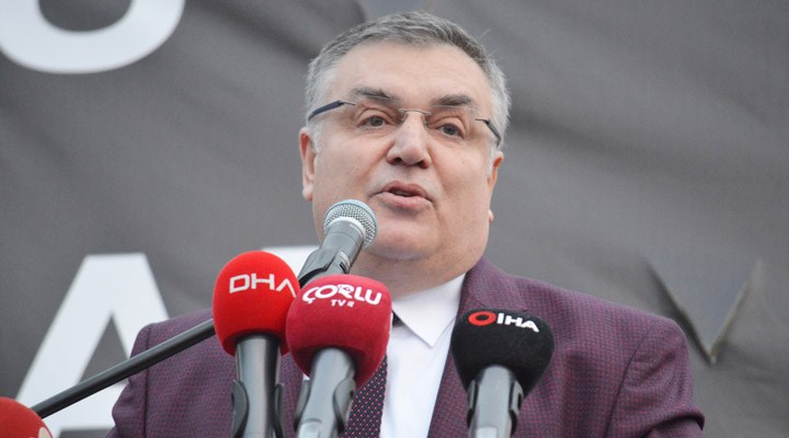 Kırklareli Belediye Başkanı Mehmet Siyam Kesimoğlu, CHP'ye geri döndüğünü açıkladı.