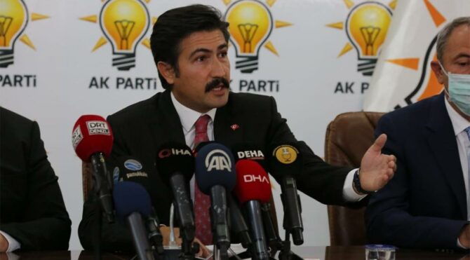 AKP'den ‘Lebalep’ kongre eleştirilerine yanıt verdi: Yatay çekimde insanlar üst üste binmiş gibi gözüküyor