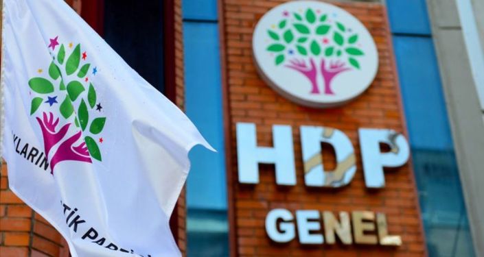 Hürriyet yazarı Selvi: HDP kapatılmak için gereken neyse yaptı
