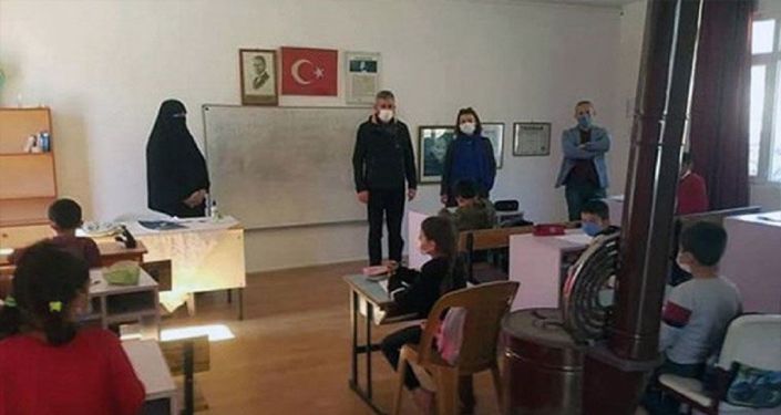 İmam eşinin çarşafla derse girmesine soruşturma