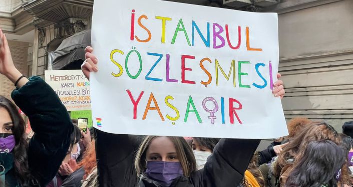 İstanbul'da Feminist Gece Yürüyüşü'ne katılanlara gözaltı