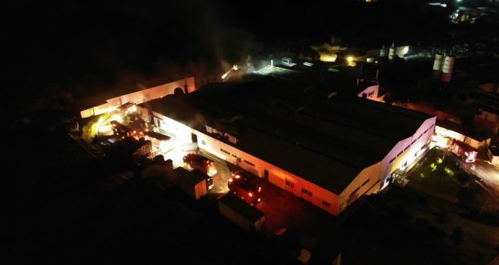 İstanbul'da gıda fabrikasında yangın: Büyük maddi hasar oluştu