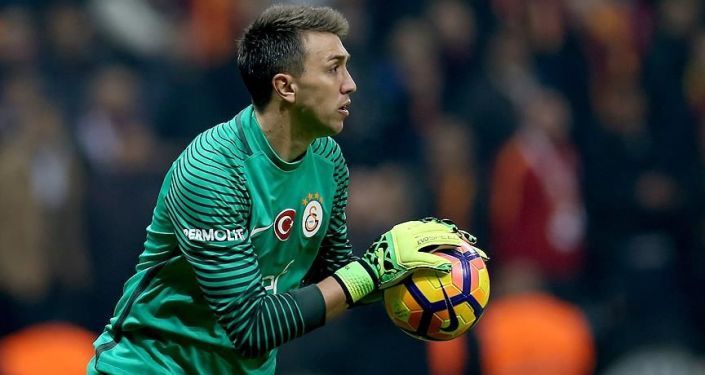 Muslera üç yıl daha Galatasaray'da