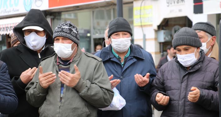 Sivas’ta , Türkiye'nin İstanbul Sözleşmesi'nden çekilmesi nedeniyle 8 şükür kurbanı kestiler