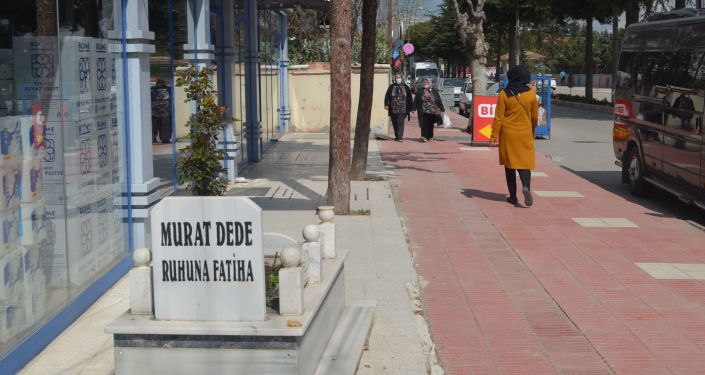 Amasya'da market girişi, apartman önü, yol ortası ve kaldırımdaki mezarların sırrı