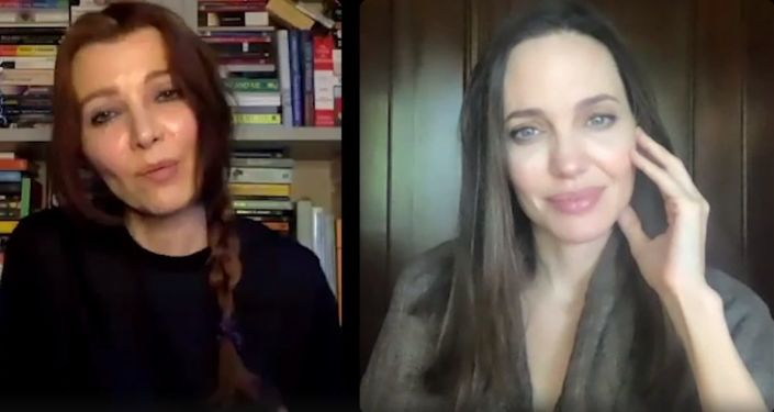 Angelina Jolie,yazar Elif Şafak'la İstanbul Sözleşmesi'ni konuştu