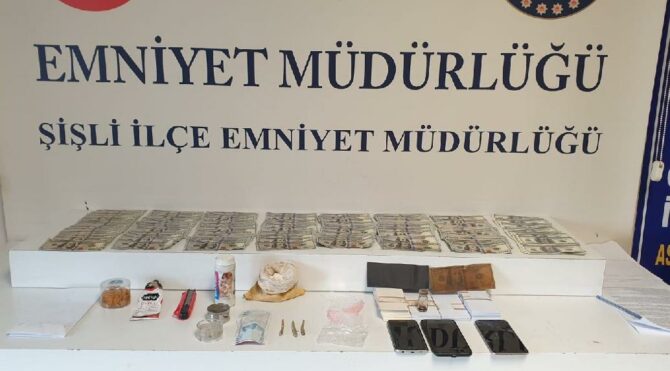 İstanbul'da sahte dolar operasyonu: Üç Afrikalı tutuklandı