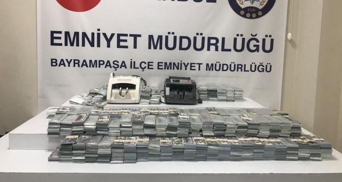 İstanbul’da yapılan operasyonda 3 milyon 950 bin sahte dolar ele geçirildi