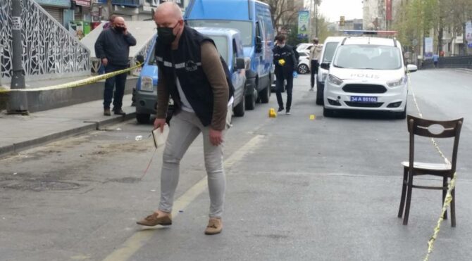 İstanbul Tarlabaşında güpegündüz silahlı çatışma