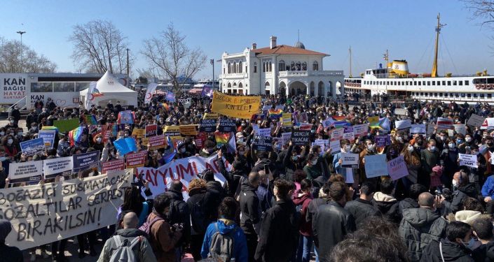 Kadıköy Kaymakamlığı açık alanlarda toplantı ve gösteri yürüyüşünü yasakladı