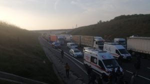 Kuzey Marmara Otoyolu’nda kireç yüklü TIR köprüye çarptı…