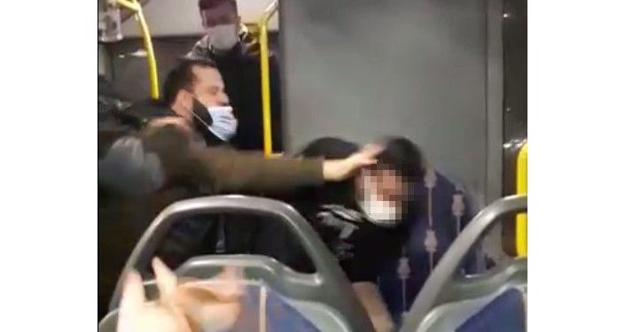 Metrobüste cinsel taciz iddiası: Yolculardan biri şüpheliye tokat attı