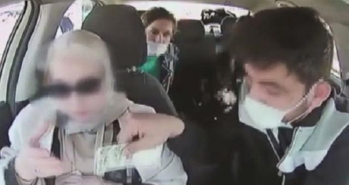 Taksici, Çeçen uyruklu turistin çantasından 4 bin doları el çabukluğuyla çaldı