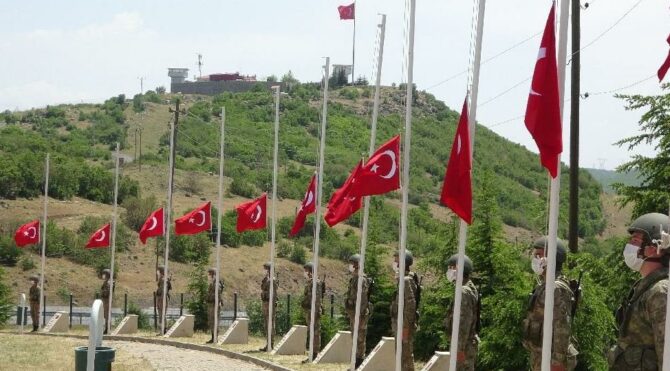 28 yıl önce Bingöl-Elazığ karayoludna haince şehit edilen 33 asker törenle anıldı