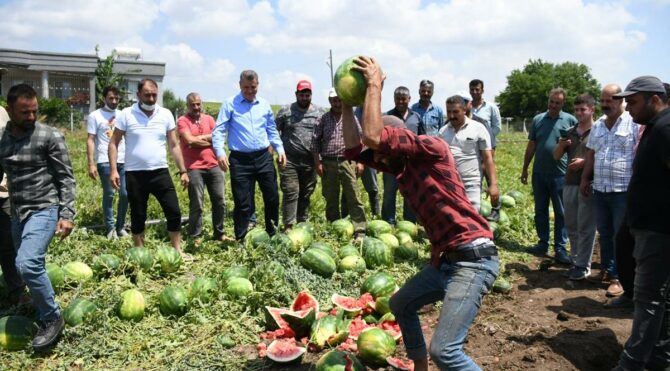 AKP’li çiftçinin Bakan Pakdemirli’ye isyanı: Yaktınız bizi, mahvettiniz!