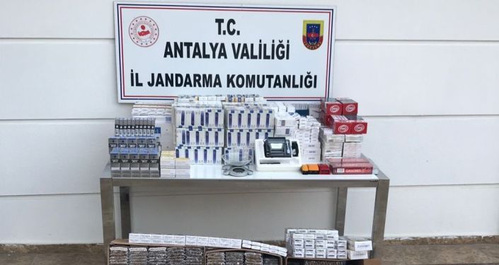 Antalya'da sahte alkol, bandrolsüz sigara ve tütün operasyonu