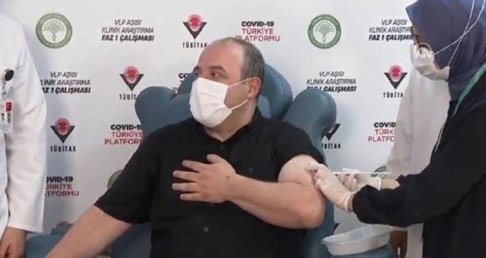 Bakan Mustafa Varank yerli aşının ikinci dozunu oldu
